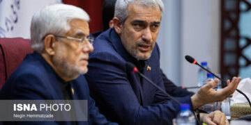 عارف در نشست شورای معاونین وزارت امور اقتصادی و دارایی: دانه درشت‌ها و فرار مالیاتی را باید حتماً ریشه‌کن کرد