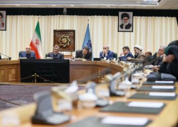 در بانک مرکزی در حال برگزاری است جلسه تیم اقتصادی دولت درباره سیاستهای ارزی و معیشتی مردم