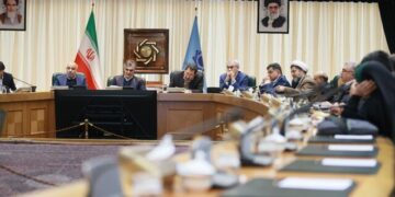 در بانک مرکزی در حال برگزاری است جلسه تیم اقتصادی دولت درباره سیاست‌های ارزی و معیشتی مردم