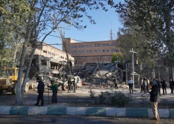 رئیس دانشگاه صنعتی شریف: حمله به دانشگاه صنعتی شریف با خسارت همراه شد/بازسازی با جدیت دنبال می‌شود