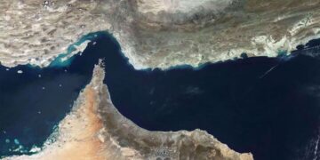 سخنگوی قرارگاه مرکزی حضرت خاتمالانبیا(ص) اعلام کرد در پی بدعهدیهای مکرر آمریکا کنترل تنگه هرمز به حالت قبل برگشت