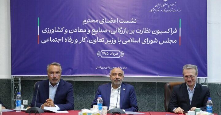 وزیر کار اعلام کرد رسیدگی فوری به پرونده متقاضیان بیمه بیکاری/بازنگری قانون حمایت از صنایع در هفته جاری
