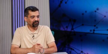 وضعیت امروز رسانه‌ها در گفت‌وگو با مهرداد خدیر از توقیف‌های فله‌ای مطبوعات تا اشک‌های پنهانی روزنامه‌نگاران